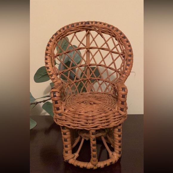 📌 Vintage Rattan Wicker Peacock
Doll Chair & Ottoman Plant Stand High Back Mini - Picture 3 of 6